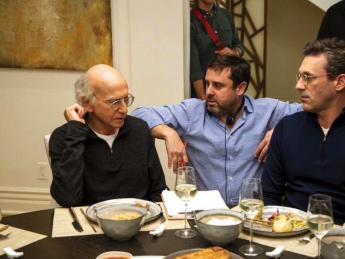 Producer Jeff Schaffer sits between star Larry David (left) and another cast member on the “Curb Your Enthusiasm” set.